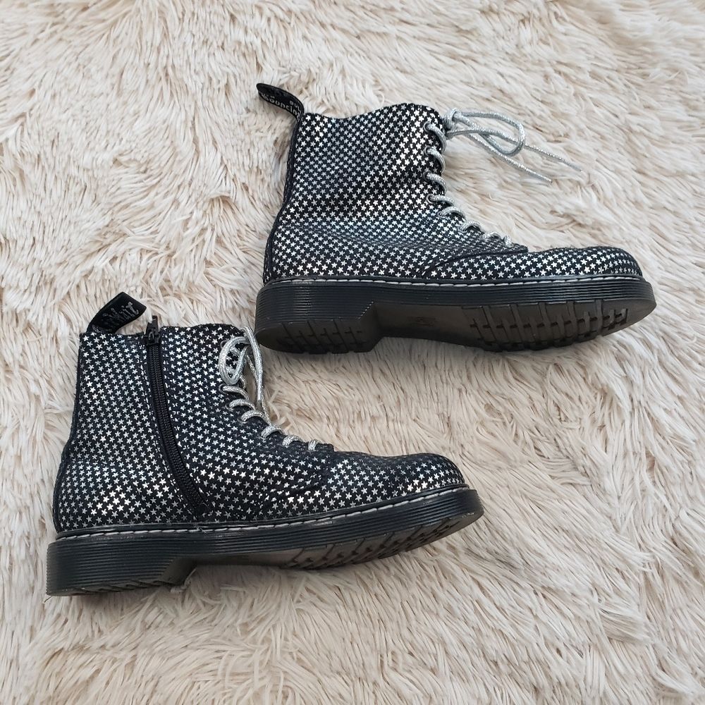 Dr. Martens new without Box size 5 Ladies  1460 Pascal Boot star boots
